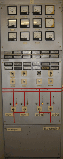 Рис.10. Панель щита управления (слева фото, справа нарисовано в «Модус»)